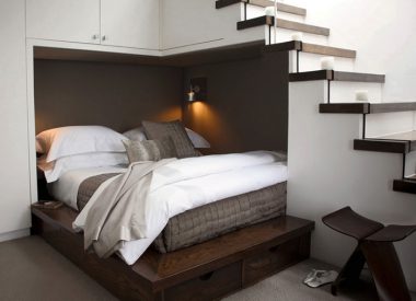 Giường ngủ dưới gầm cầu thang đẹp thiết kế tối ưu diện tích